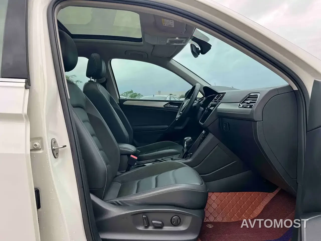 Volkswagen Tiguan L PHEV 2021 430PHEV Plug-in Hybrid Premium — фото 8