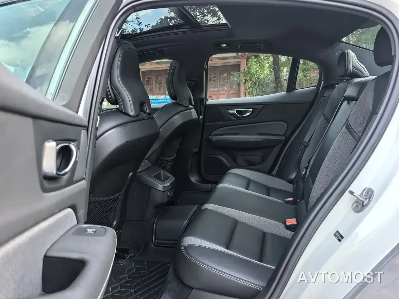 Volvo S60 2025 B5 Elegance Sport Edition — фото 12