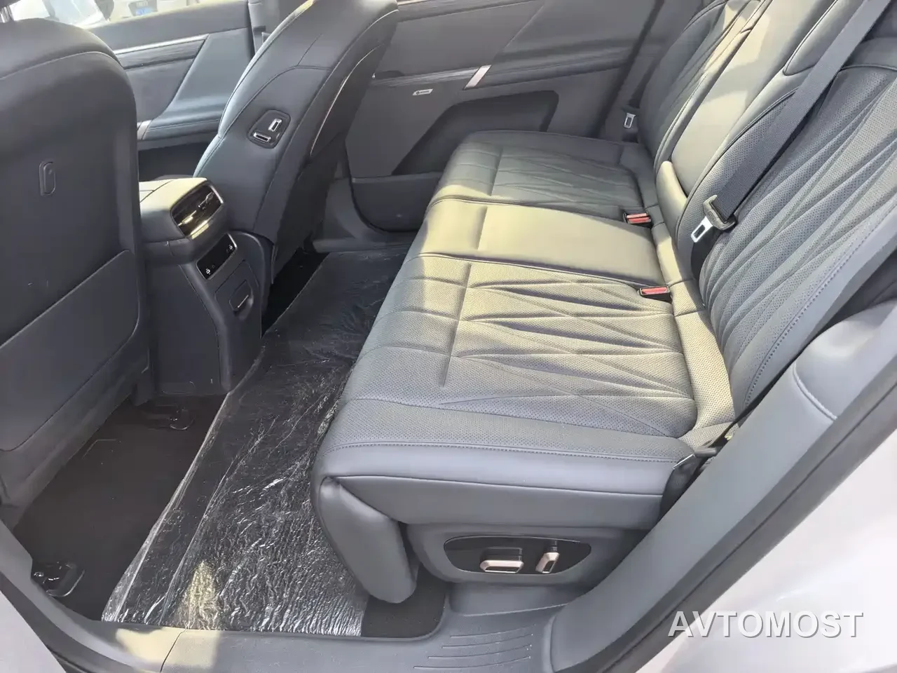 Dongfeng Yipai eπ008 2025 636Max Pure Electric 5-Seater — фото 7