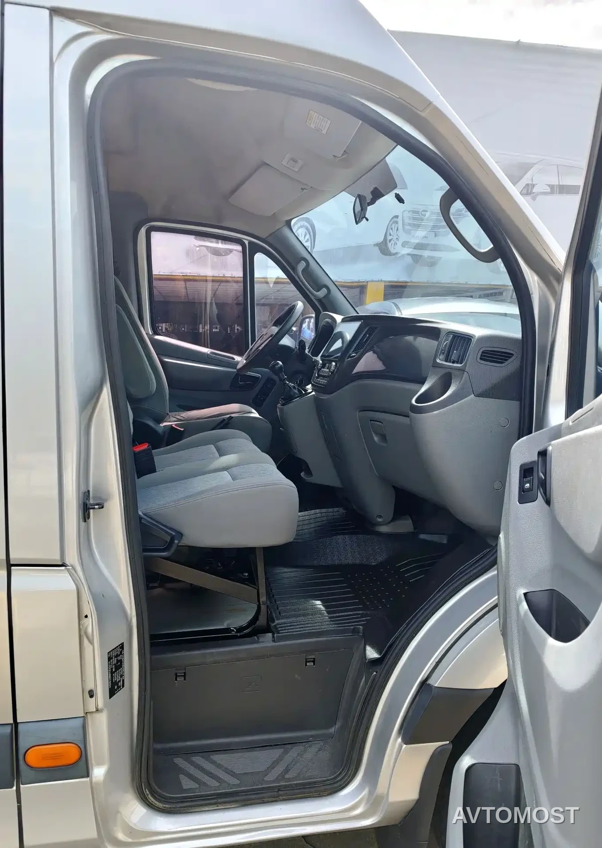 Foton Tuyano 2021 2.0T Manual Tongtu Extended Wheelbase Medium Roof 9-Seater 4F20TC3 — фото 8