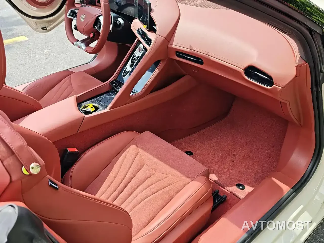 MG Cyberster 2024 520km Legend AWD Red Canopy Edition — фото 15