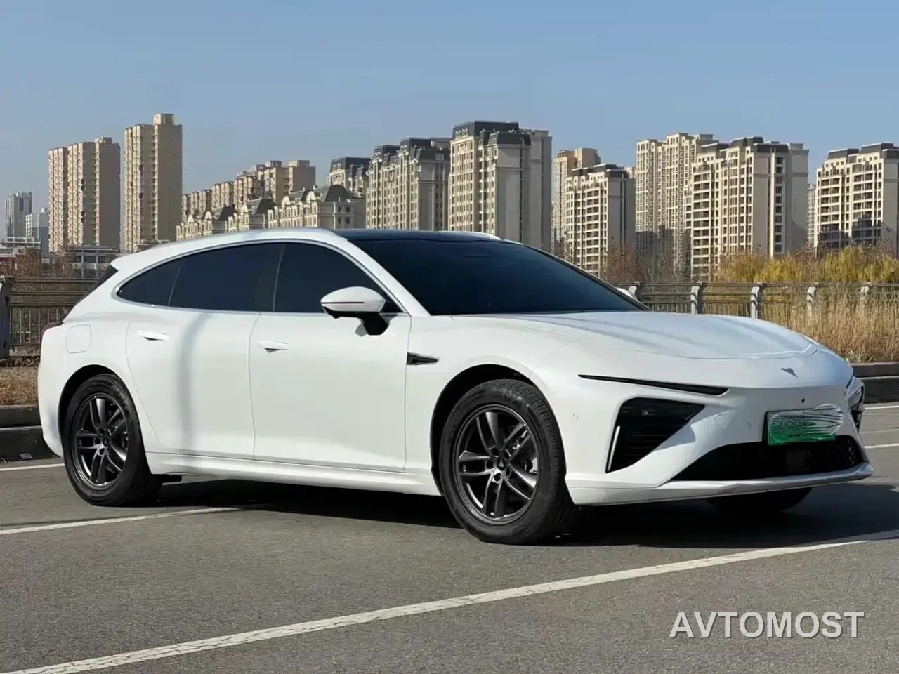 Nezha S Shooting Brake 2024 Model Range Extender 300 Standard — фото 2