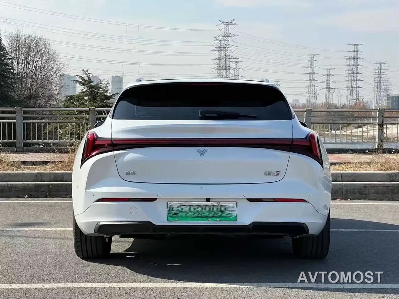 Nezha S Shooting Brake 2024 Model Range Extender 300 Standard — фото 6