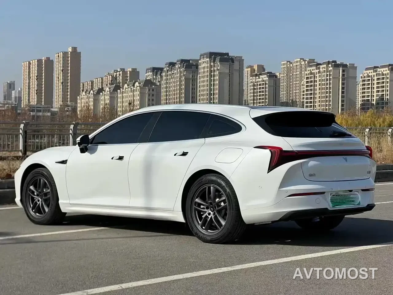 Nezha S Shooting Brake 2024 Model Range Extender 300 Standard — фото 7