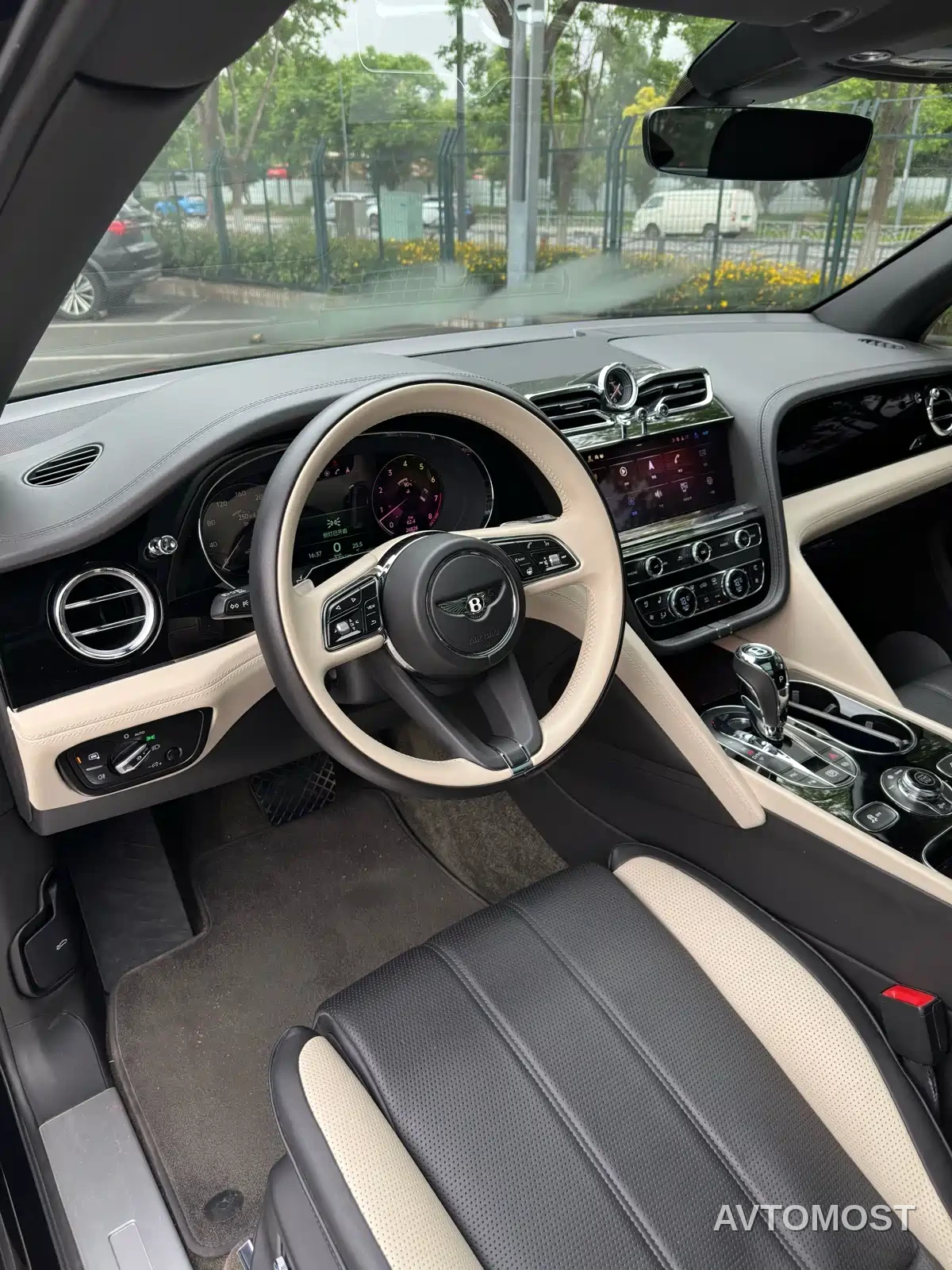 Bentley Bentayga 2022 4.0T V8 S — фото 9