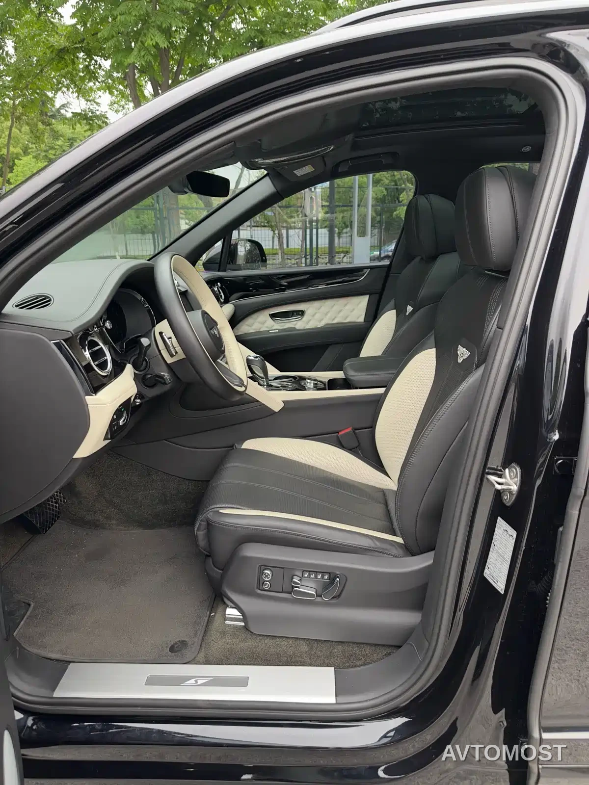Bentley Bentayga 2022 4.0T V8 S — фото 10