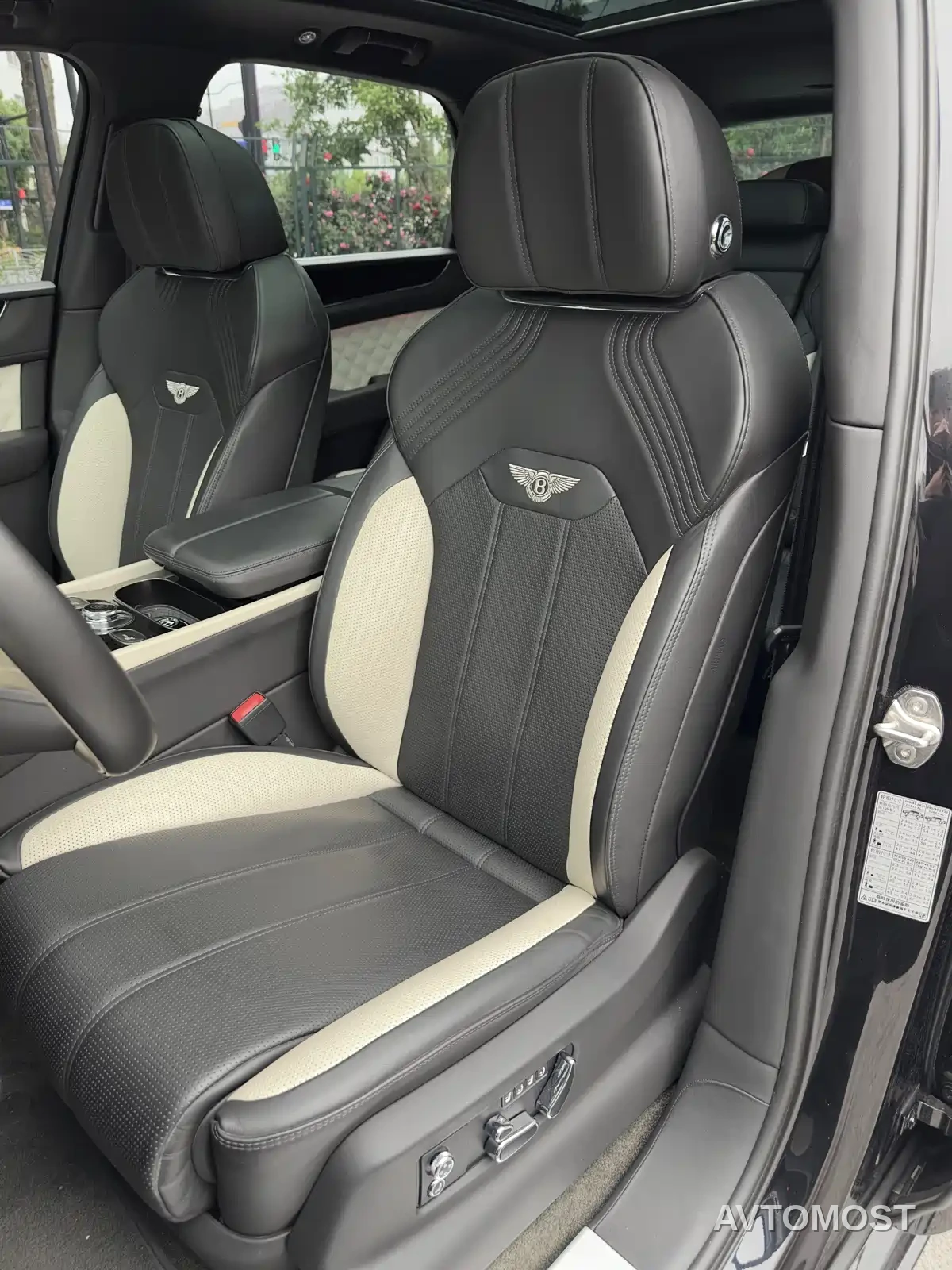 Bentley Bentayga 2022 4.0T V8 S — фото 11