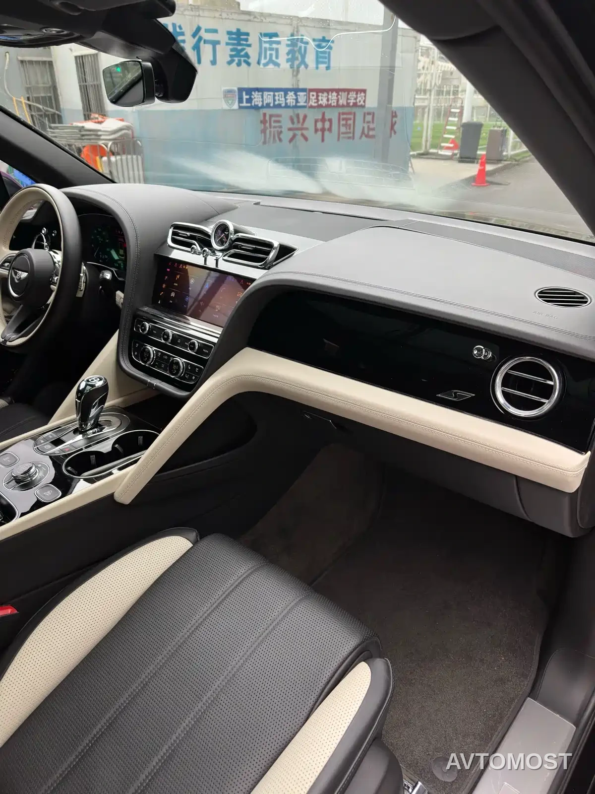 Bentley Bentayga 2022 4.0T V8 S — фото 12