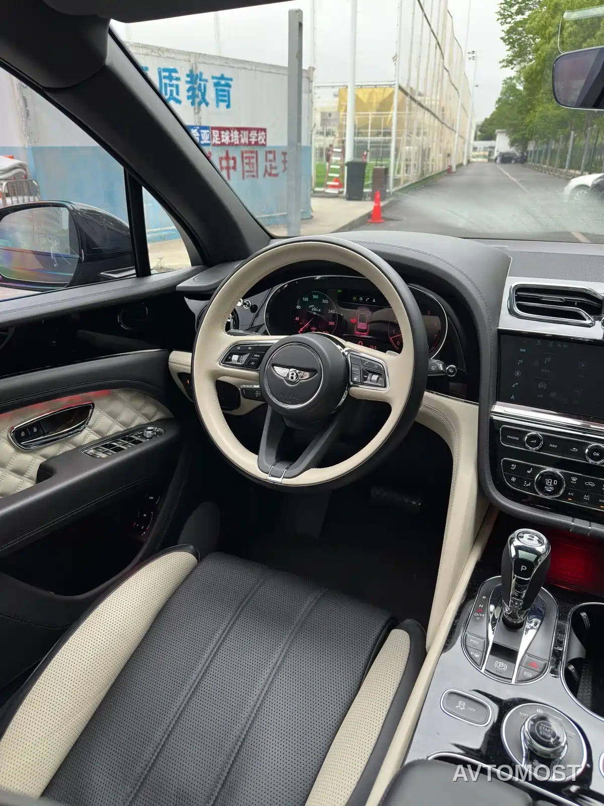 Bentley Bentayga 2022 4.0T V8 S — фото 18