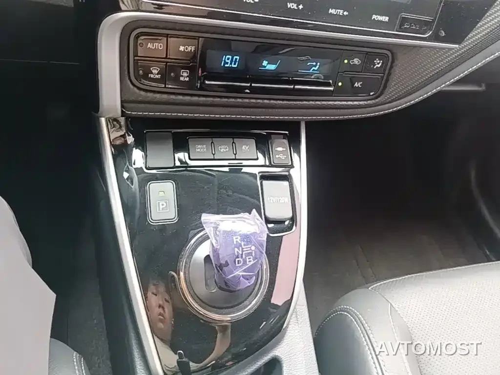 Toyota Levin Twin Engine E+ 2019 1.8PH V E-CVT Luxury Edition — фото 9