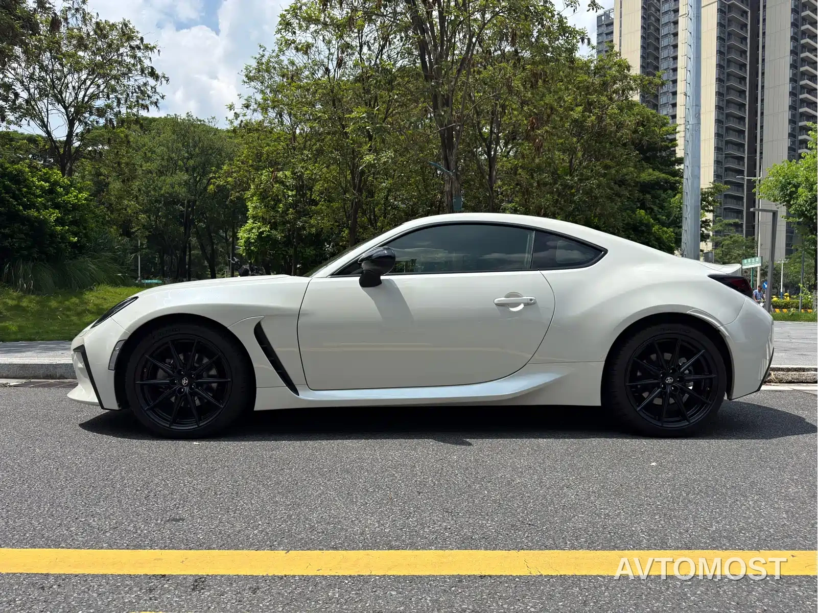 Toyota 86 2022 GR 86 2.4L Manual — фото 4