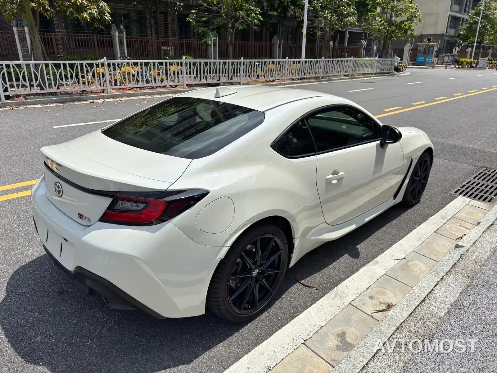 Toyota 86 2022 GR 86 2.4L Manual — фото 6