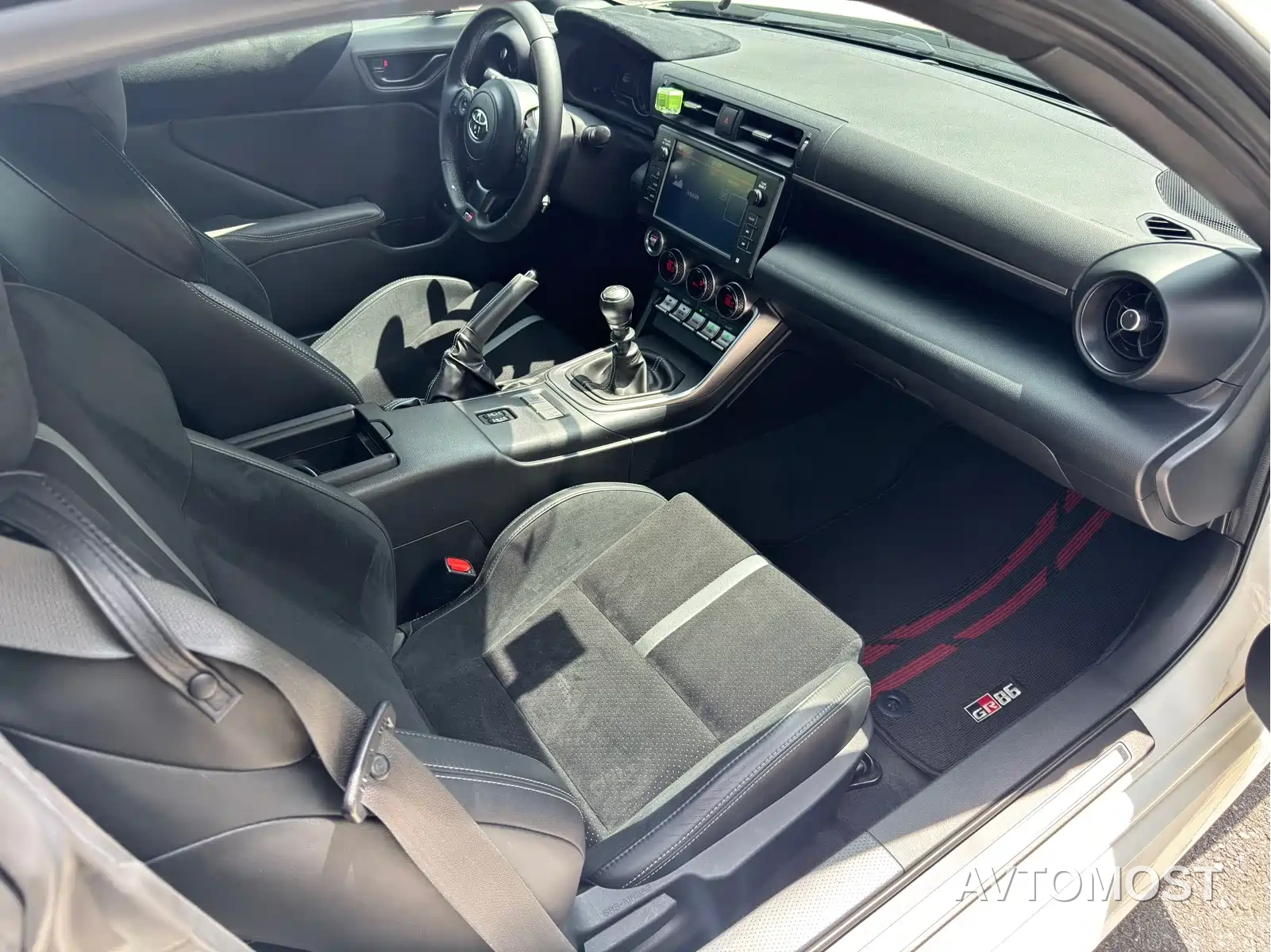 Toyota 86 2022 GR 86 2.4L Manual — фото 7
