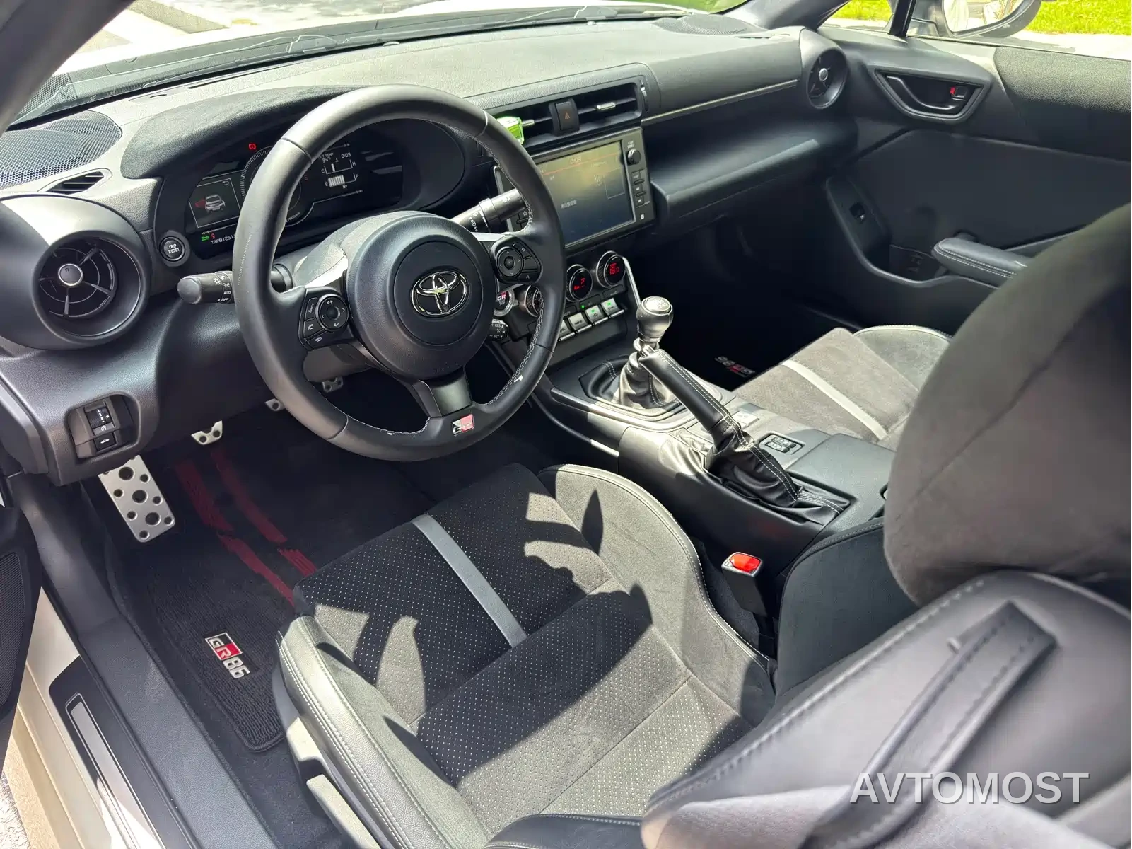 Toyota 86 2022 GR 86 2.4L Manual — фото 8