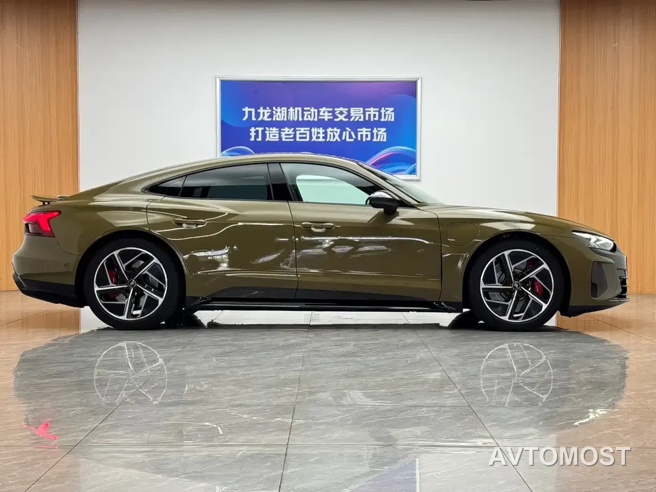 Audi RS e-tron GT 2023 Base Model — фото 4
