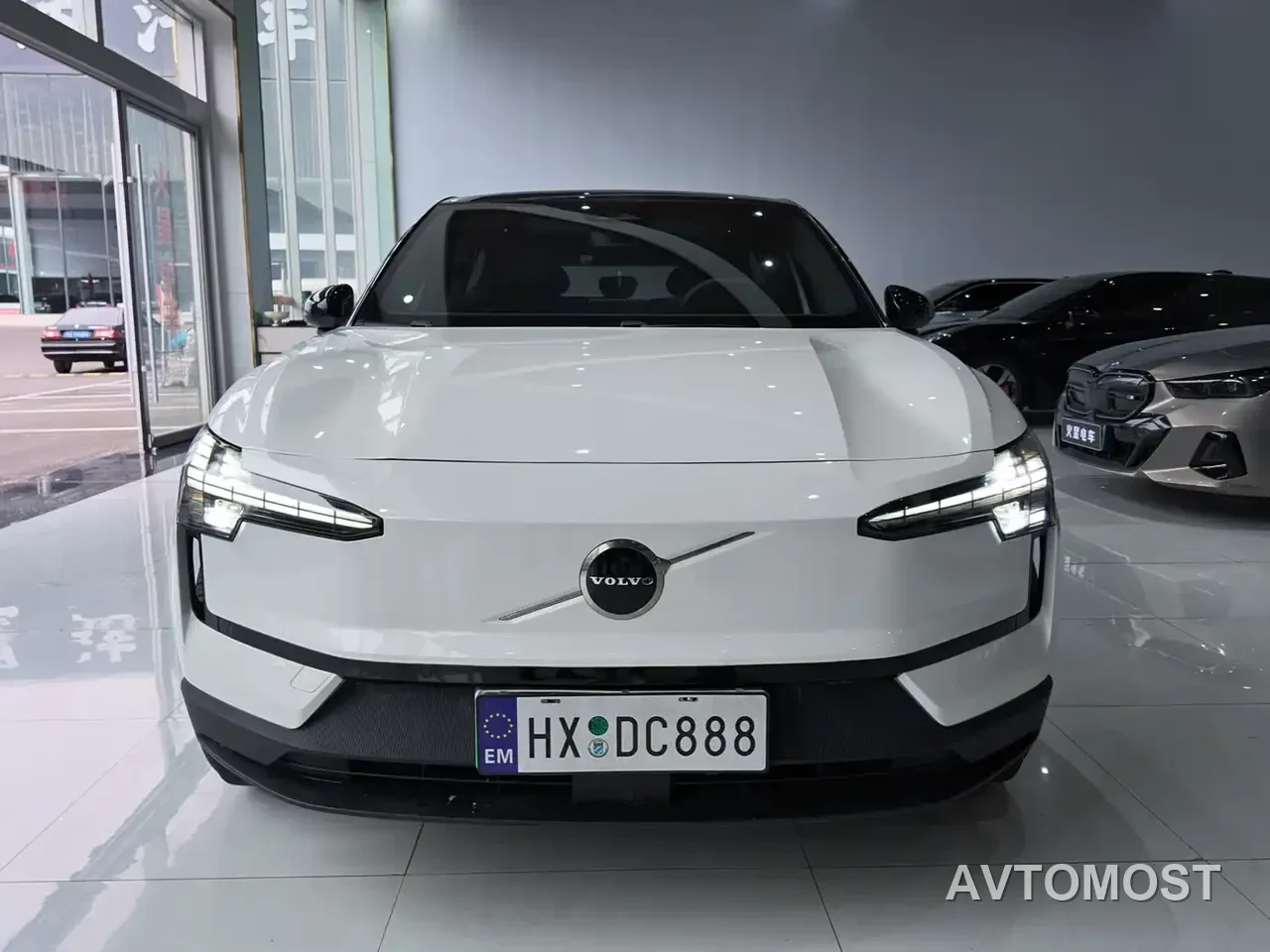 Volvo EX30 2025 RWD Long Range Plus — фото 2