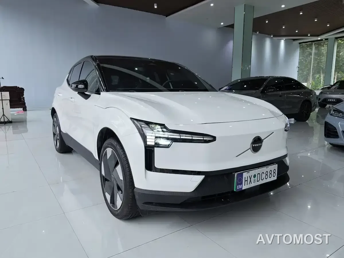 Volvo EX30 2025 RWD Long Range Plus — фото 3