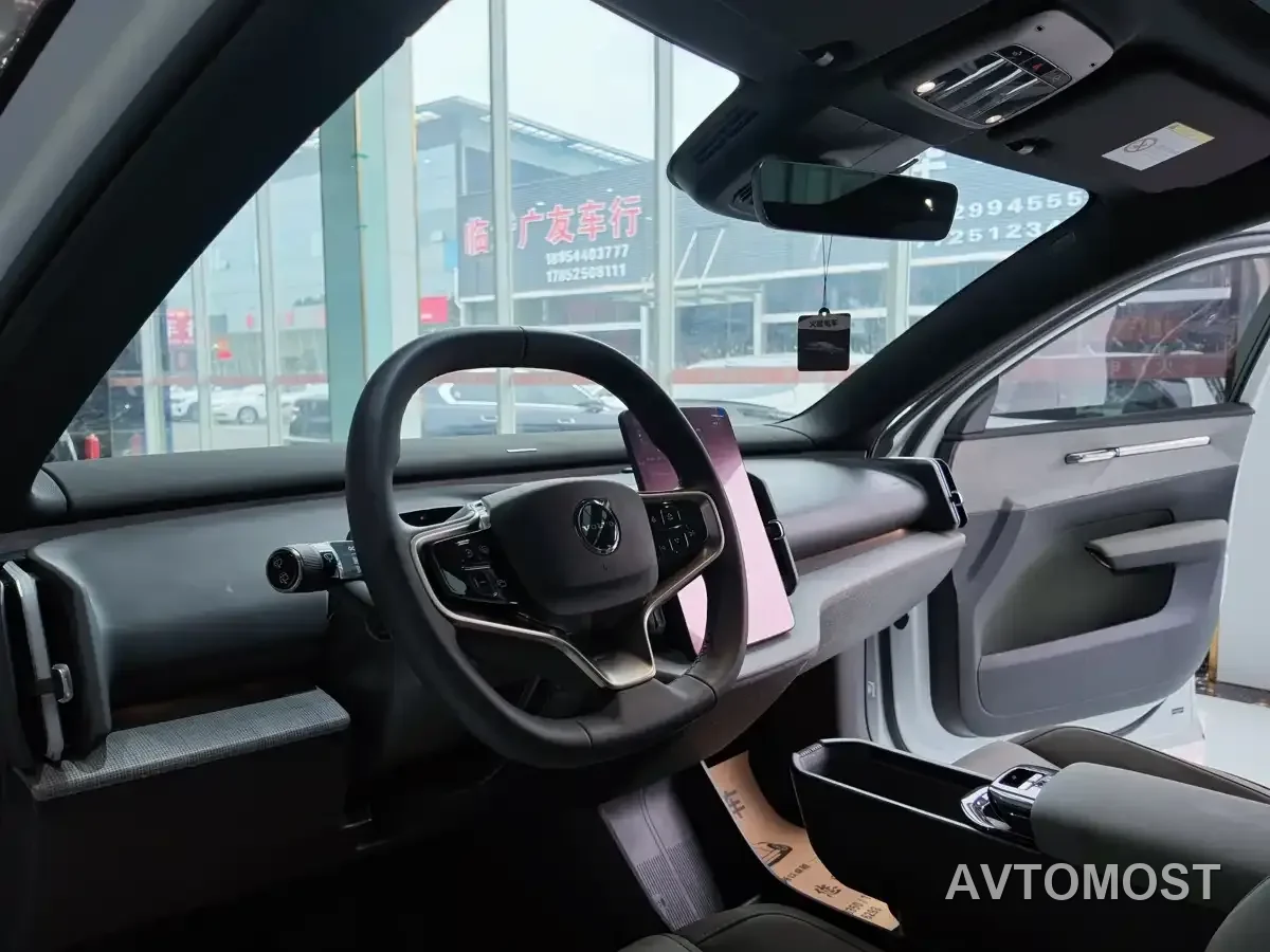 Volvo EX30 2025 RWD Long Range Plus — фото 5