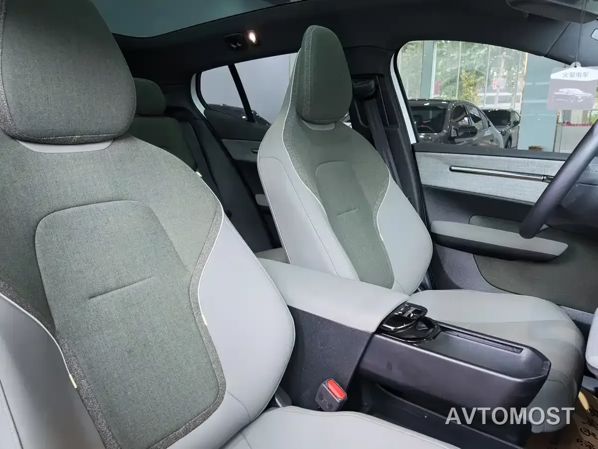 Volvo EX30 2025 RWD Long Range Plus — фото 6