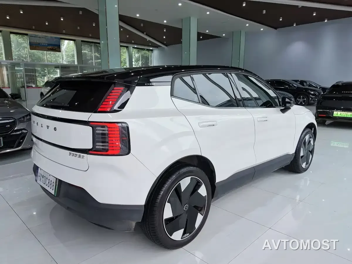 Volvo EX30 2025 RWD Long Range Plus — фото 14