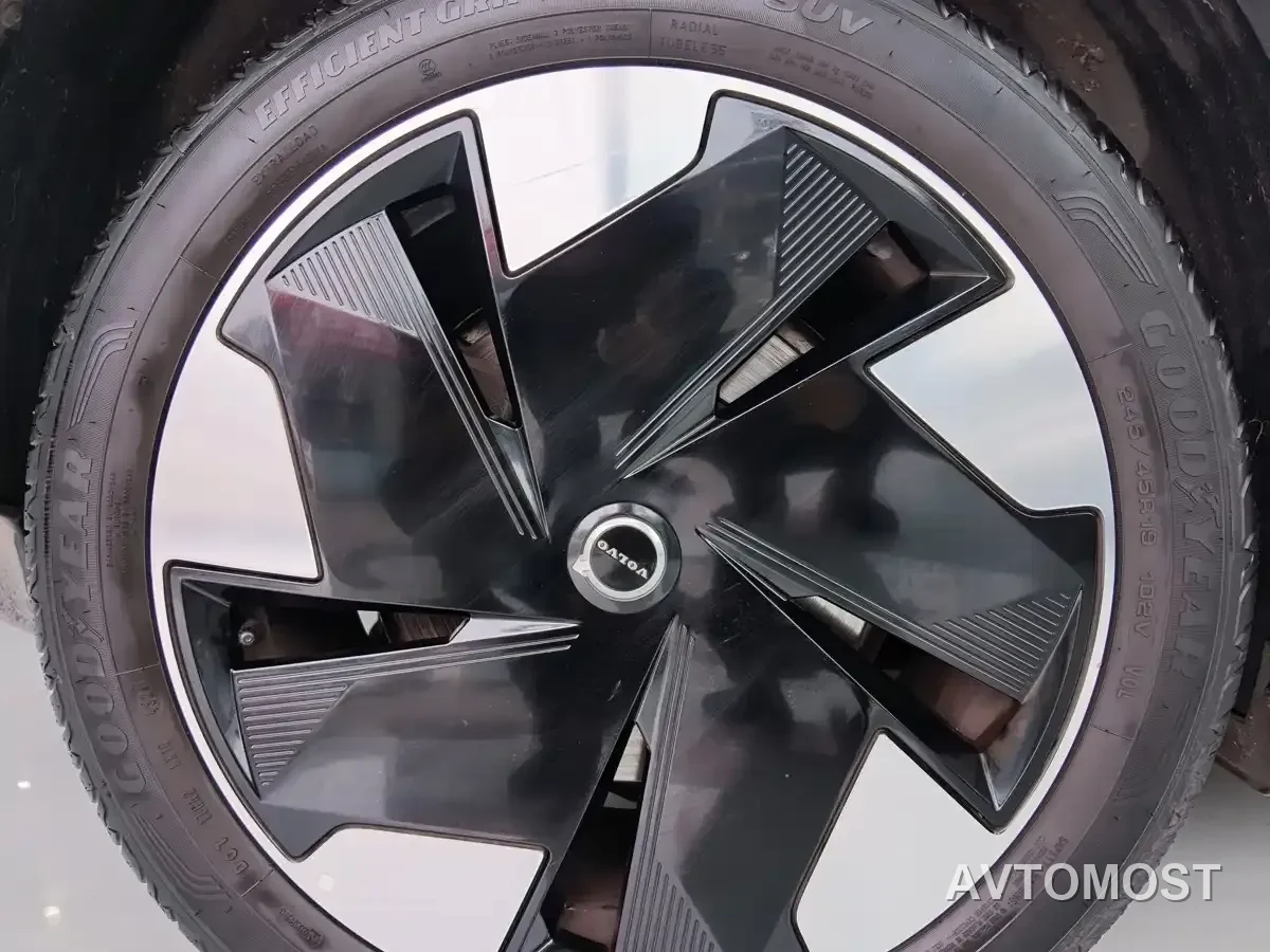 Volvo EX30 2025 RWD Long Range Plus — фото 15