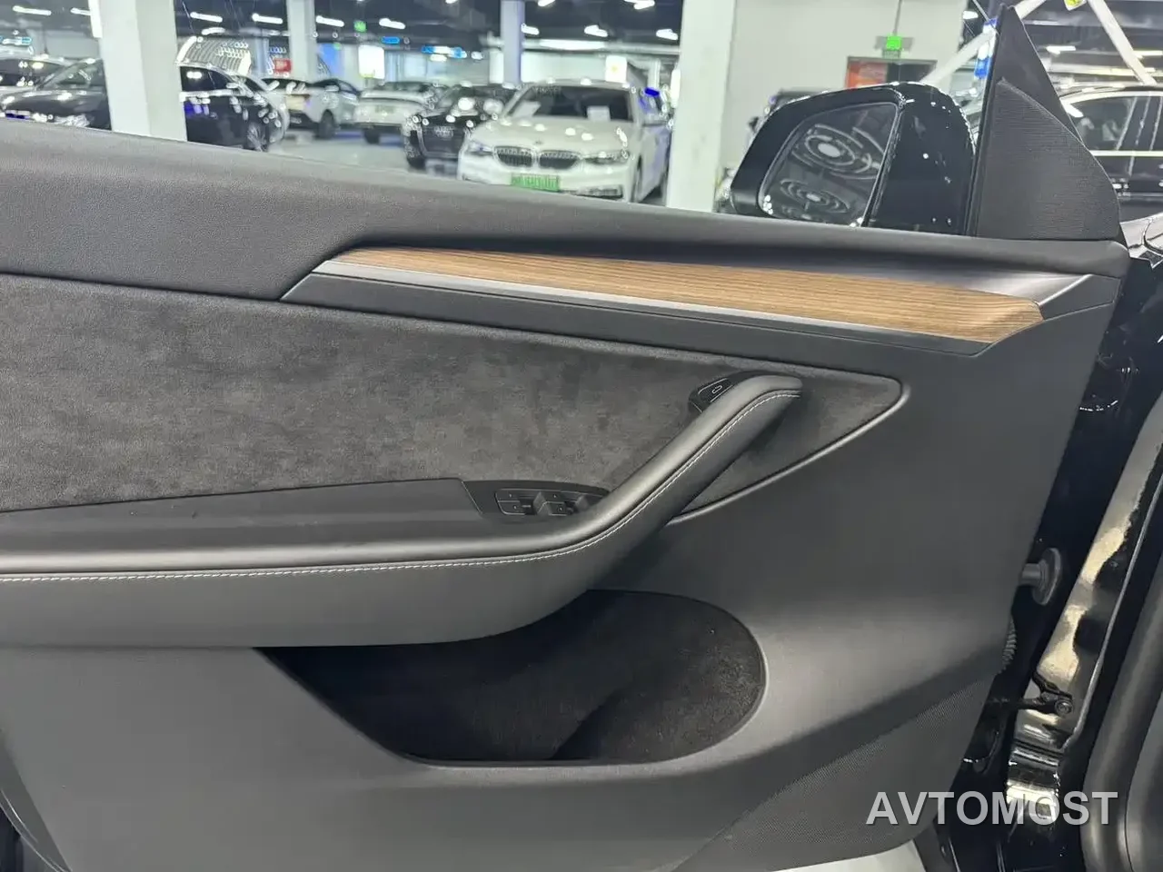 Tesla Model Y 2021 Standard Range Rear-Wheel Drive — фото 6
