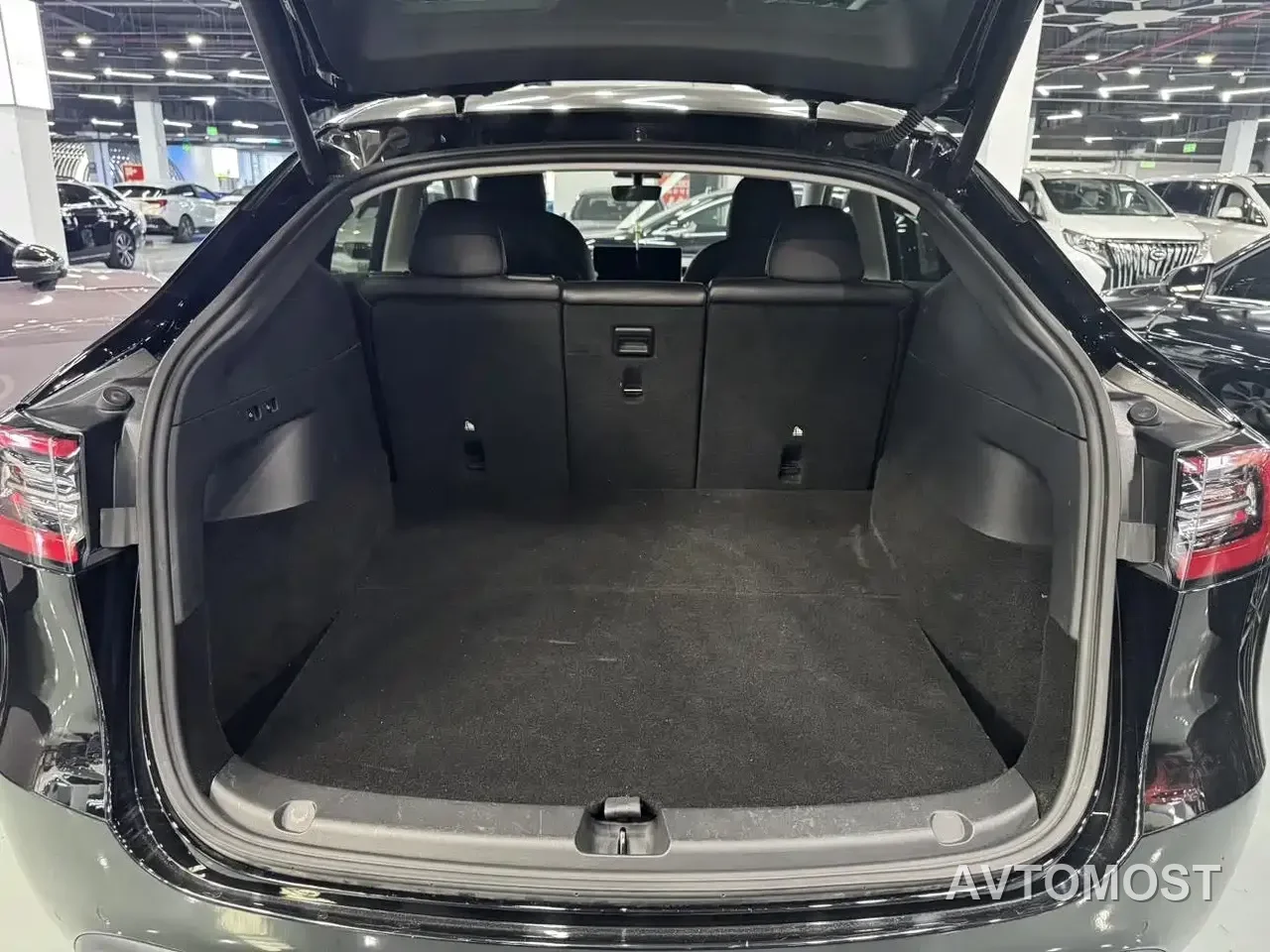 Tesla Model Y 2021 Standard Range Rear-Wheel Drive — фото 13