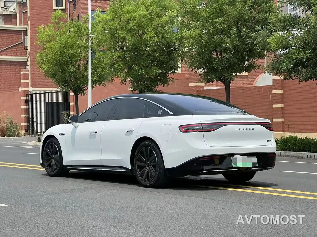 Zhijie S7 2024 Max RWD Long Range Smart Drive — фото 6