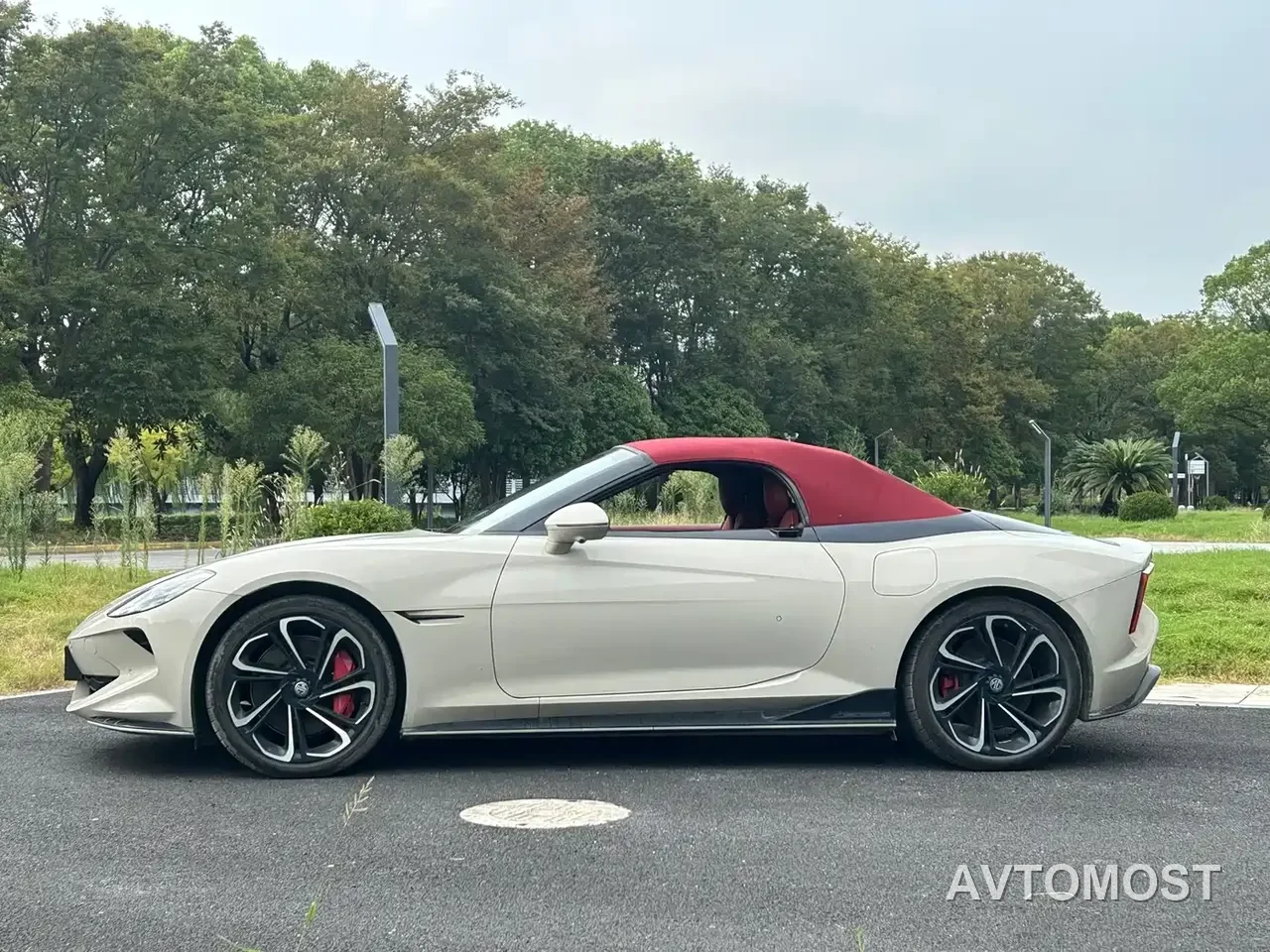 MG Cyberster 2024 520km Legend AWD Red Canopy Edition — фото 8