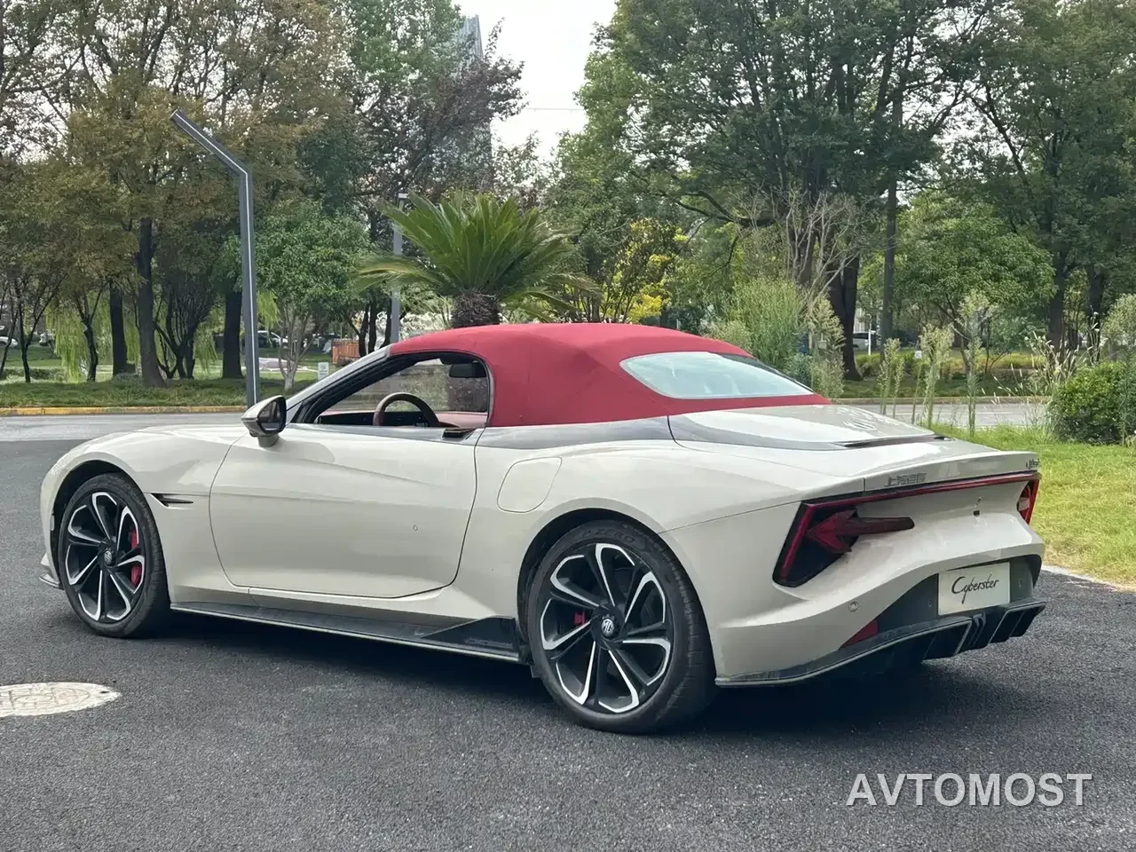 MG Cyberster 2024 520km Legend AWD Red Canopy Edition — фото 7