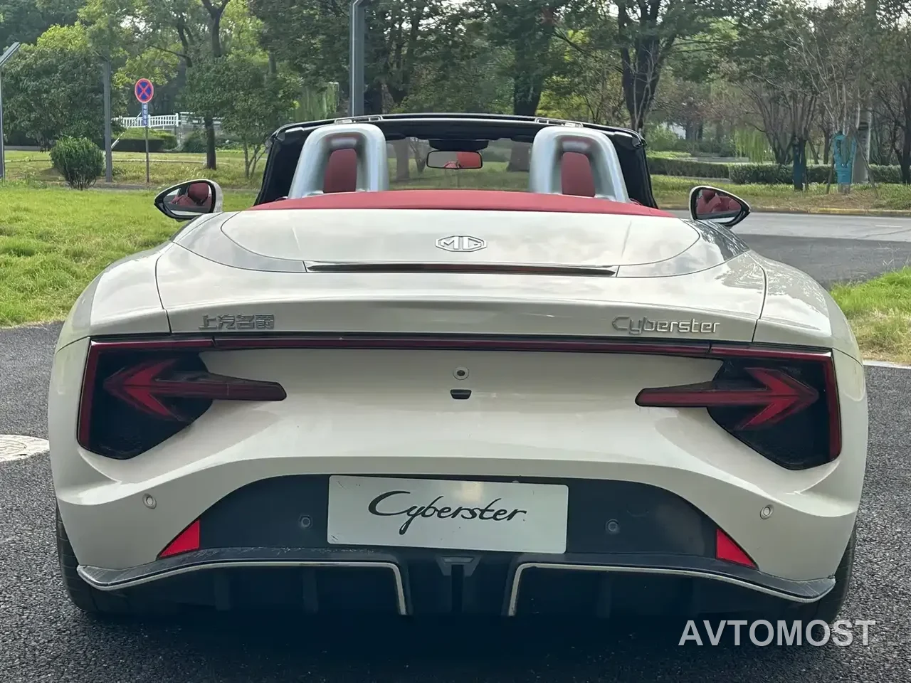 MG Cyberster 2024 520km Legend AWD Red Canopy Edition — фото 15