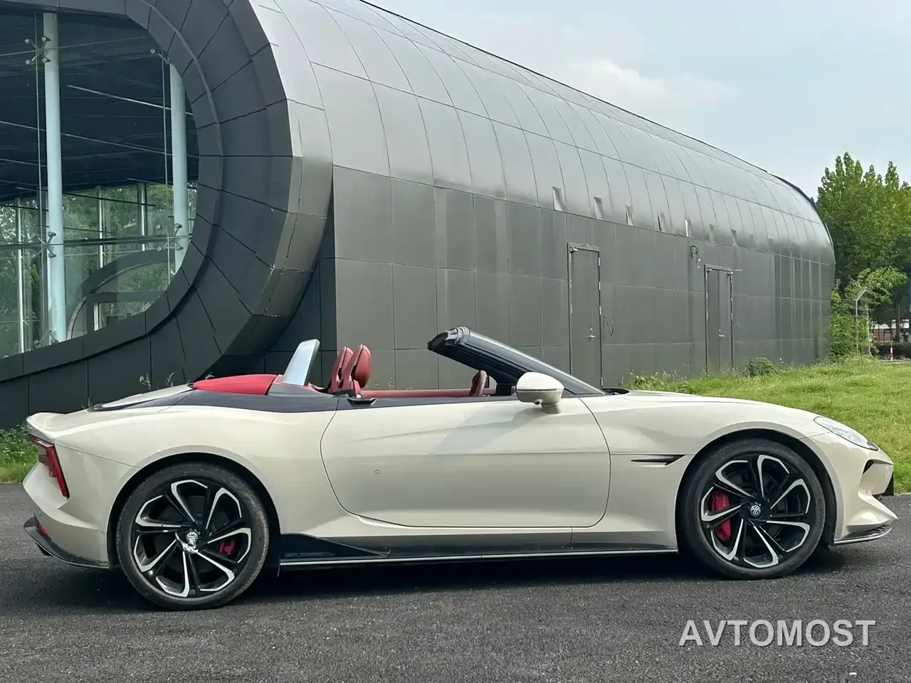 MG Cyberster 2024 520km Legend AWD Red Canopy Edition — фото 20