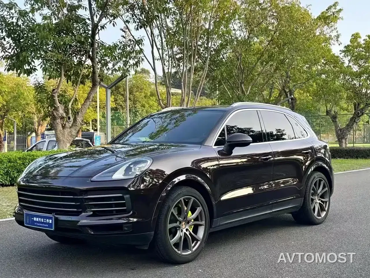 Porsche Cayenne New Energy 2022 Cayenne E-Hybrid 2.0T Platinum Edition — фото 1
