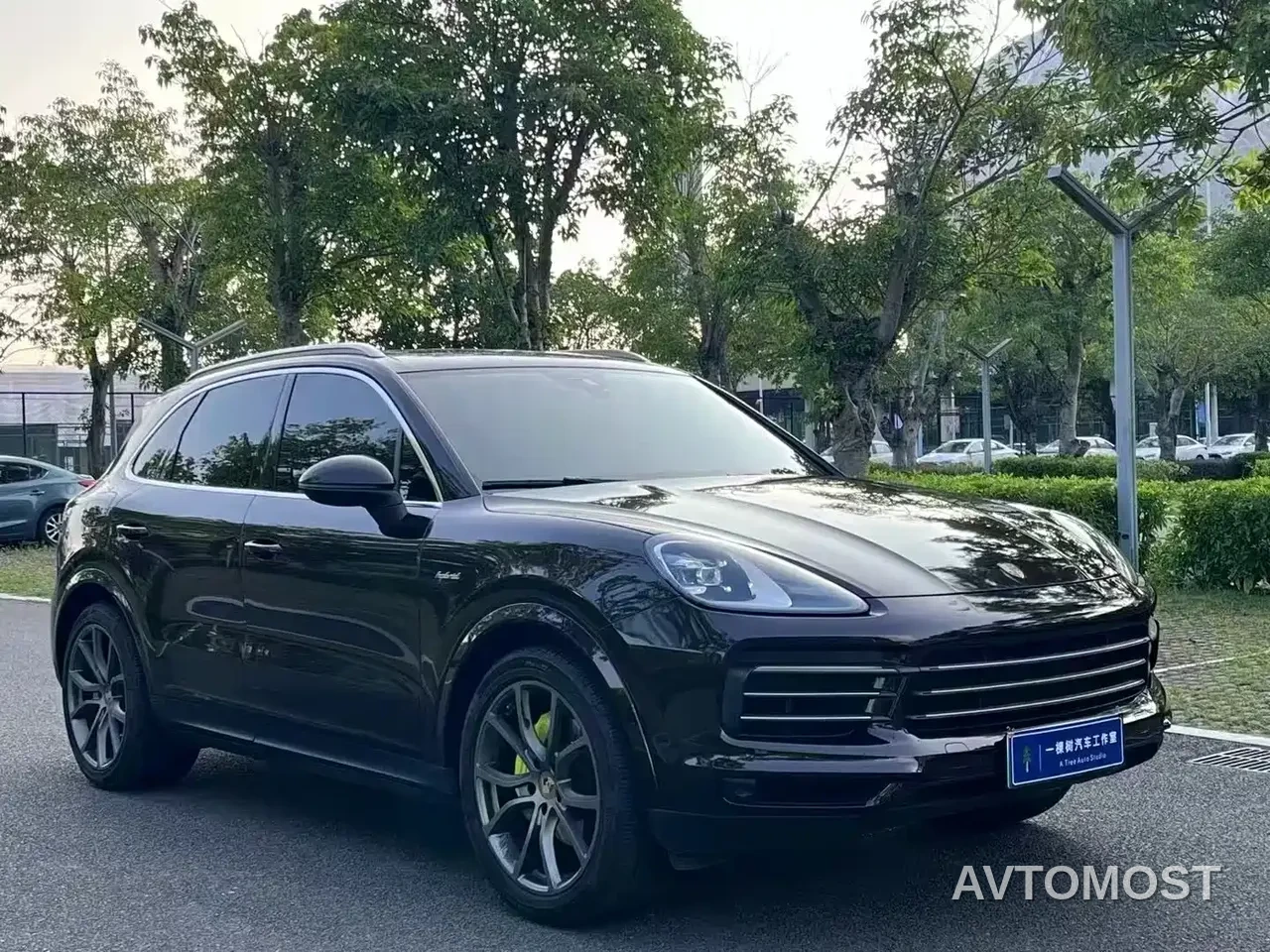 Porsche Cayenne New Energy 2022 Cayenne E-Hybrid 2.0T Platinum Edition — фото 3
