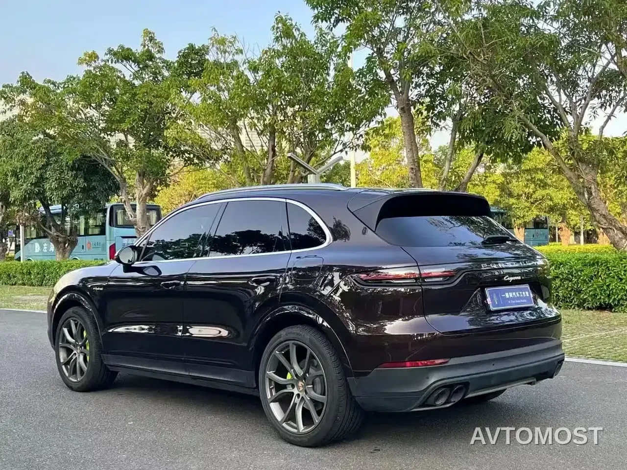 Porsche Cayenne New Energy 2022 Cayenne E-Hybrid 2.0T Platinum Edition — фото 6