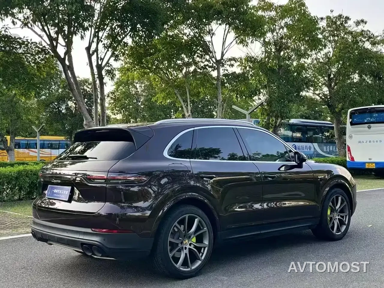 Porsche Cayenne New Energy 2022 Cayenne E-Hybrid 2.0T Platinum Edition — фото 7
