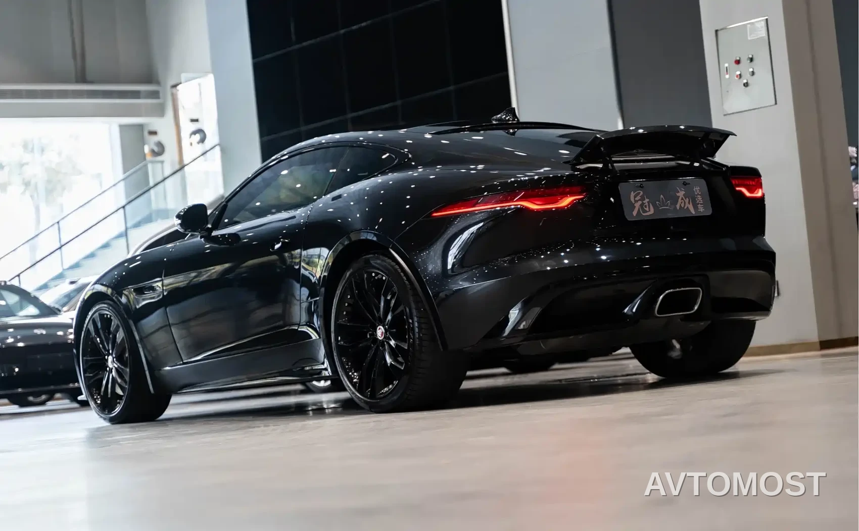 Jaguar F-TYPE 2022 P300 Hardtop R-DYNAMIC BLACK — фото 5