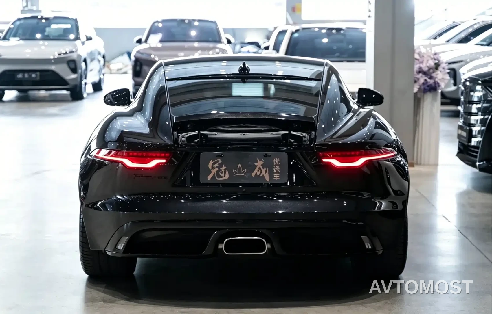 Jaguar F-TYPE 2022 P300 Hardtop R-DYNAMIC BLACK — фото 6