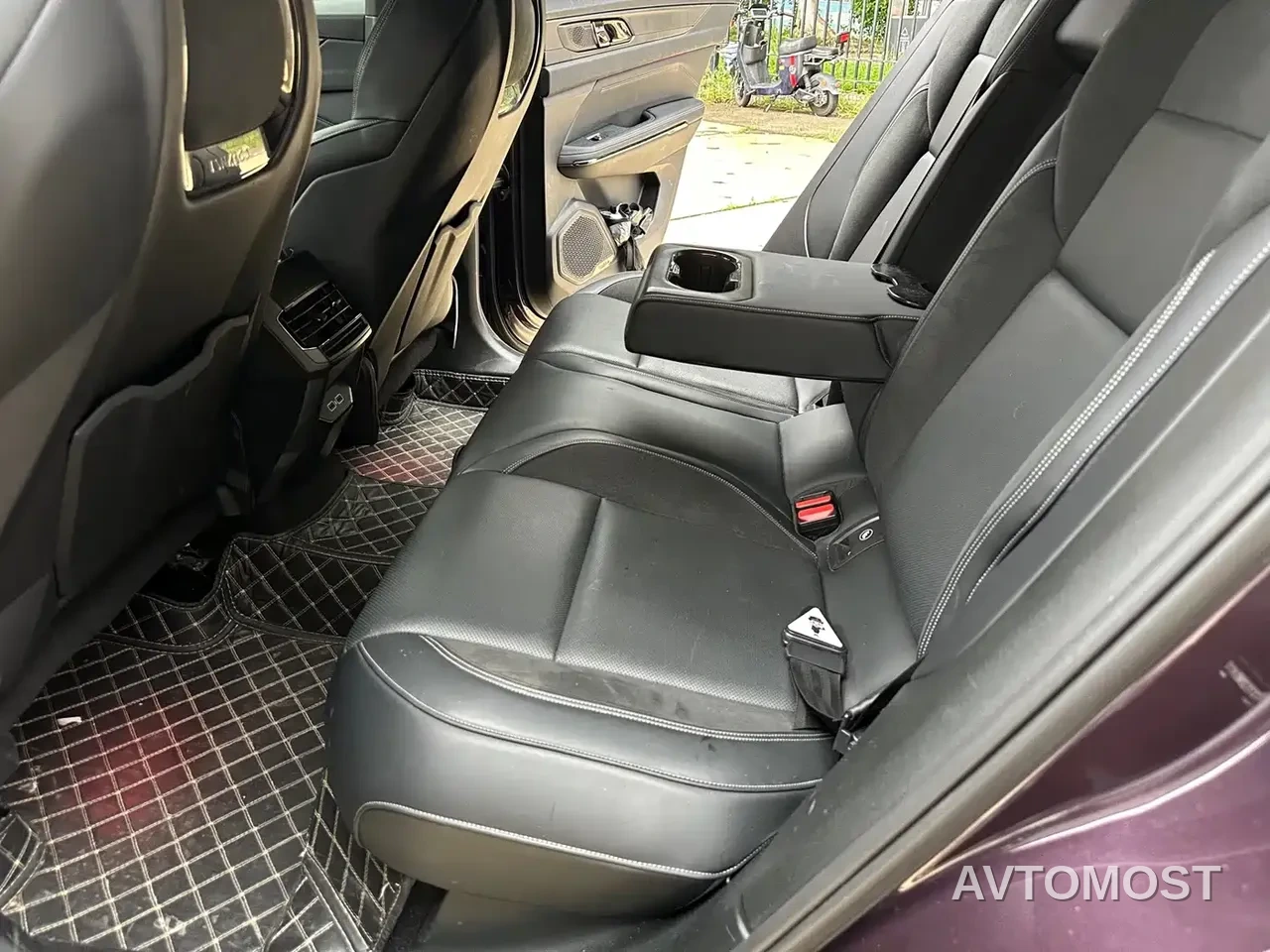Lynk & Co 01 EM-P 2021 1.5TD PHEV Halo — фото 16