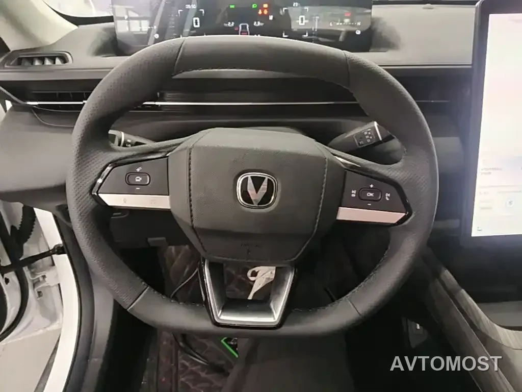 Changan Eado PHEV 2025 Smart New Blue Whale 145KM Battleship Edition — фото 4