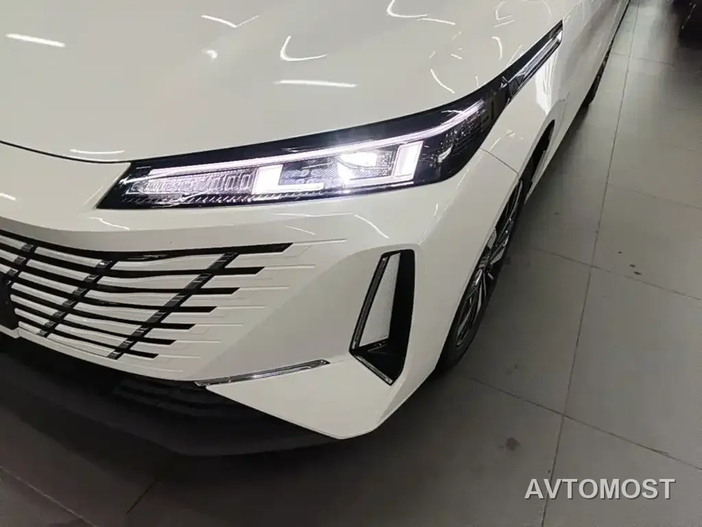 Changan Eado PHEV 2025 Smart New Blue Whale 145KM Battleship Edition — фото 11