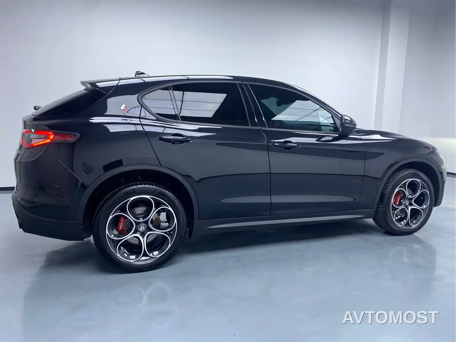 Alfa Romeo Stelvio 2023 2.0T 280HP Sprint Edition — фото 3