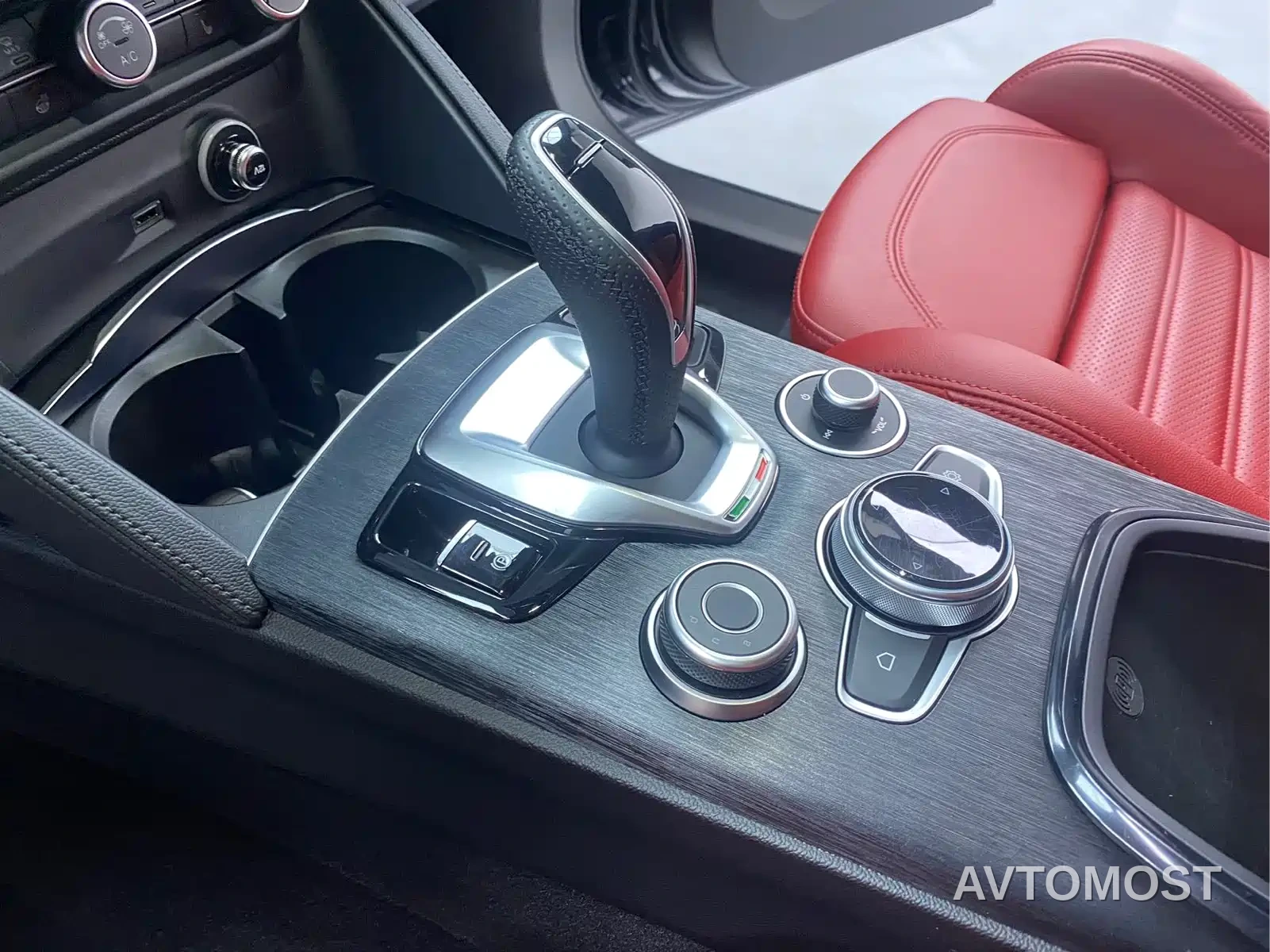 Alfa Romeo Stelvio 2023 2.0T 280HP Sprint Edition — фото 6