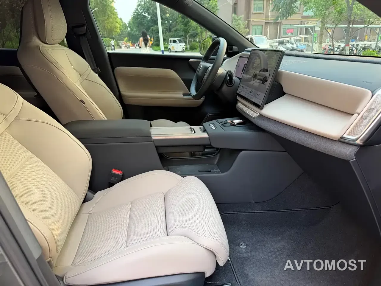 Volvo XC70 Plug-in Hybrid 2026 AWD Extended Range Core — фото 13