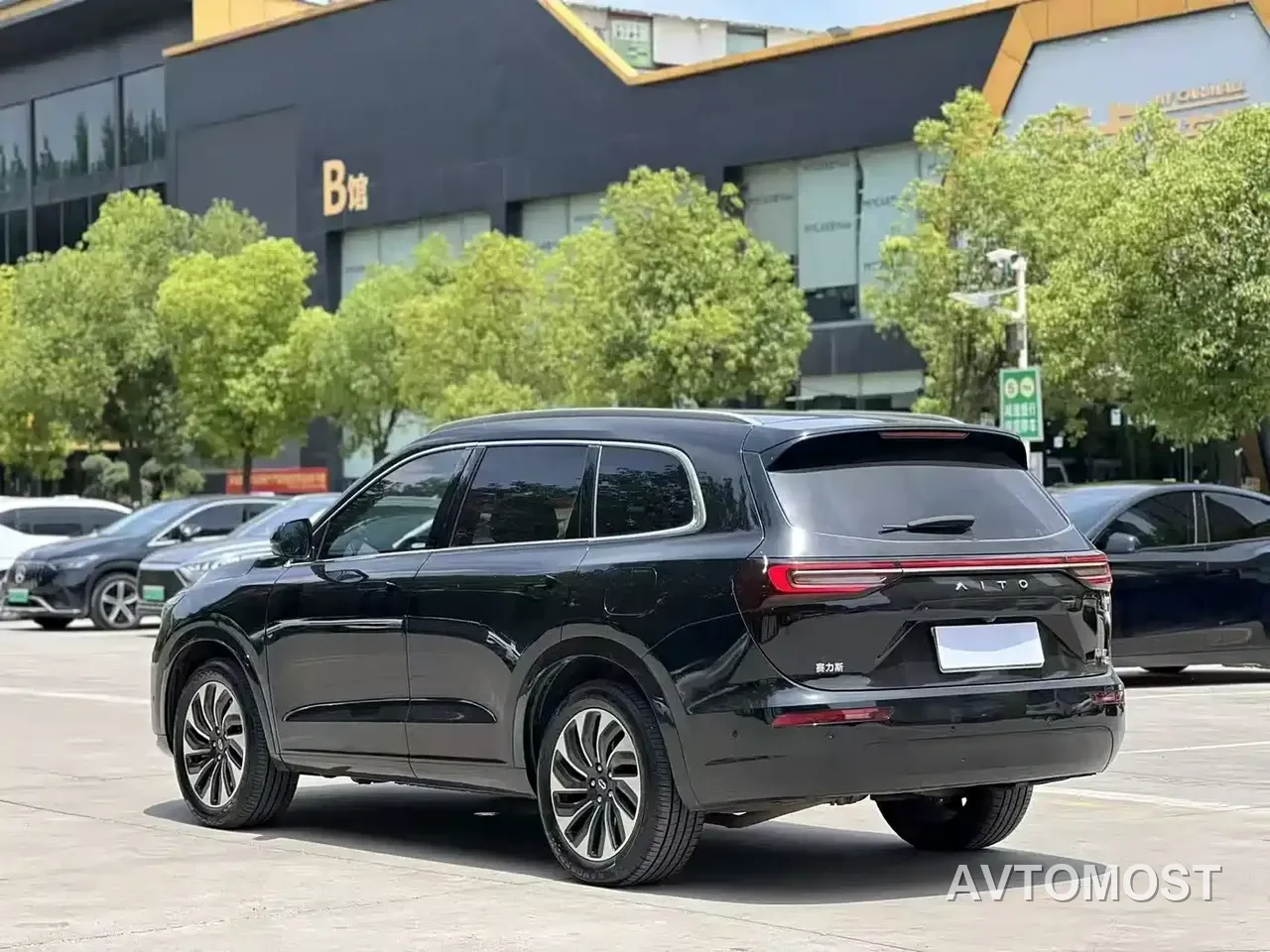 AITO M7 2022 1.5T AWD Luxury Edition — фото 4