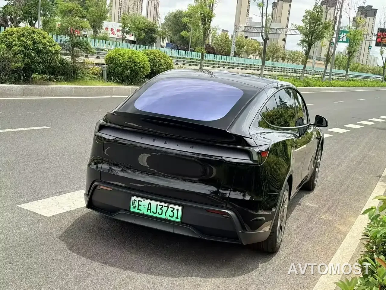 Tesla Model Y L 2025 Facelift Long Range AWD — фото 4