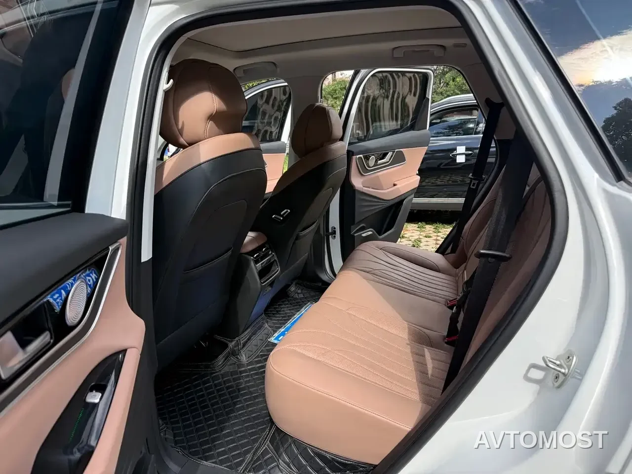 Chery Tiggo 8L 2025 Model Year 2.0T 2WD Rainbow Edition 5-Seater — фото 10