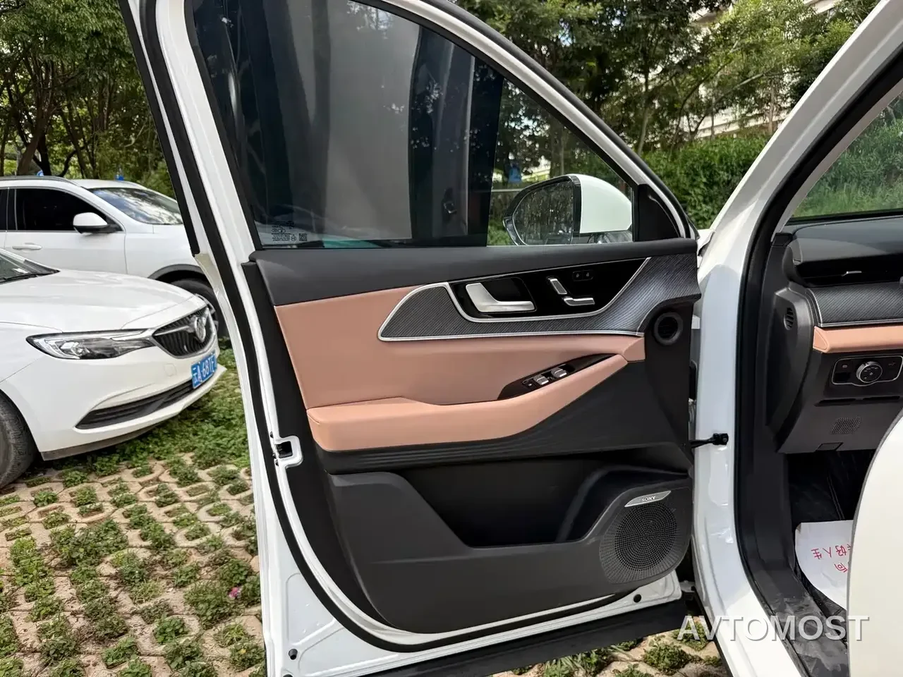 Chery Tiggo 8L 2025 Model Year 2.0T 2WD Rainbow Edition 5-Seater — фото 12