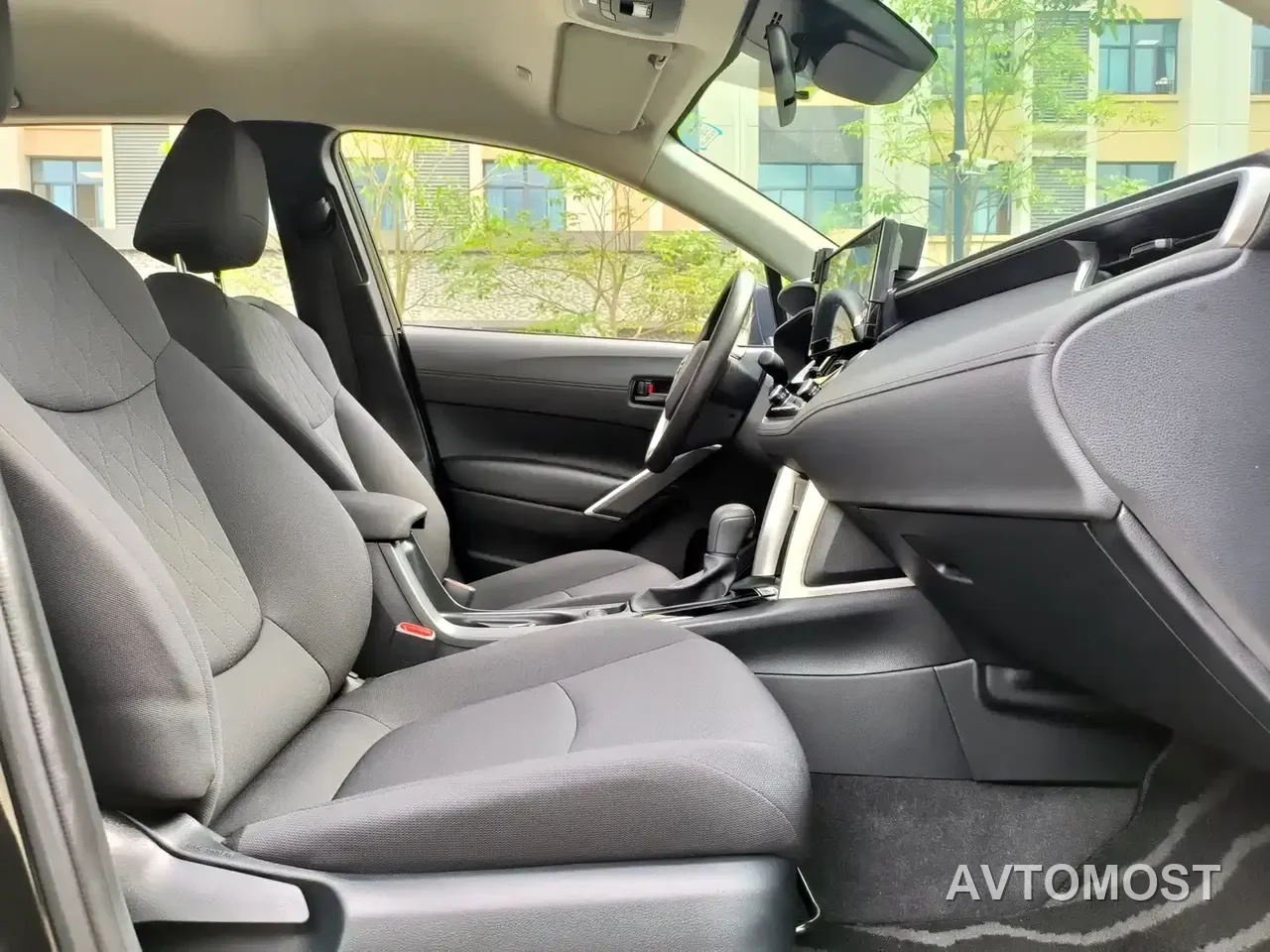Toyota Corolla Cross 2023 Hybrid 2.0L Pioneer Edition — фото 8