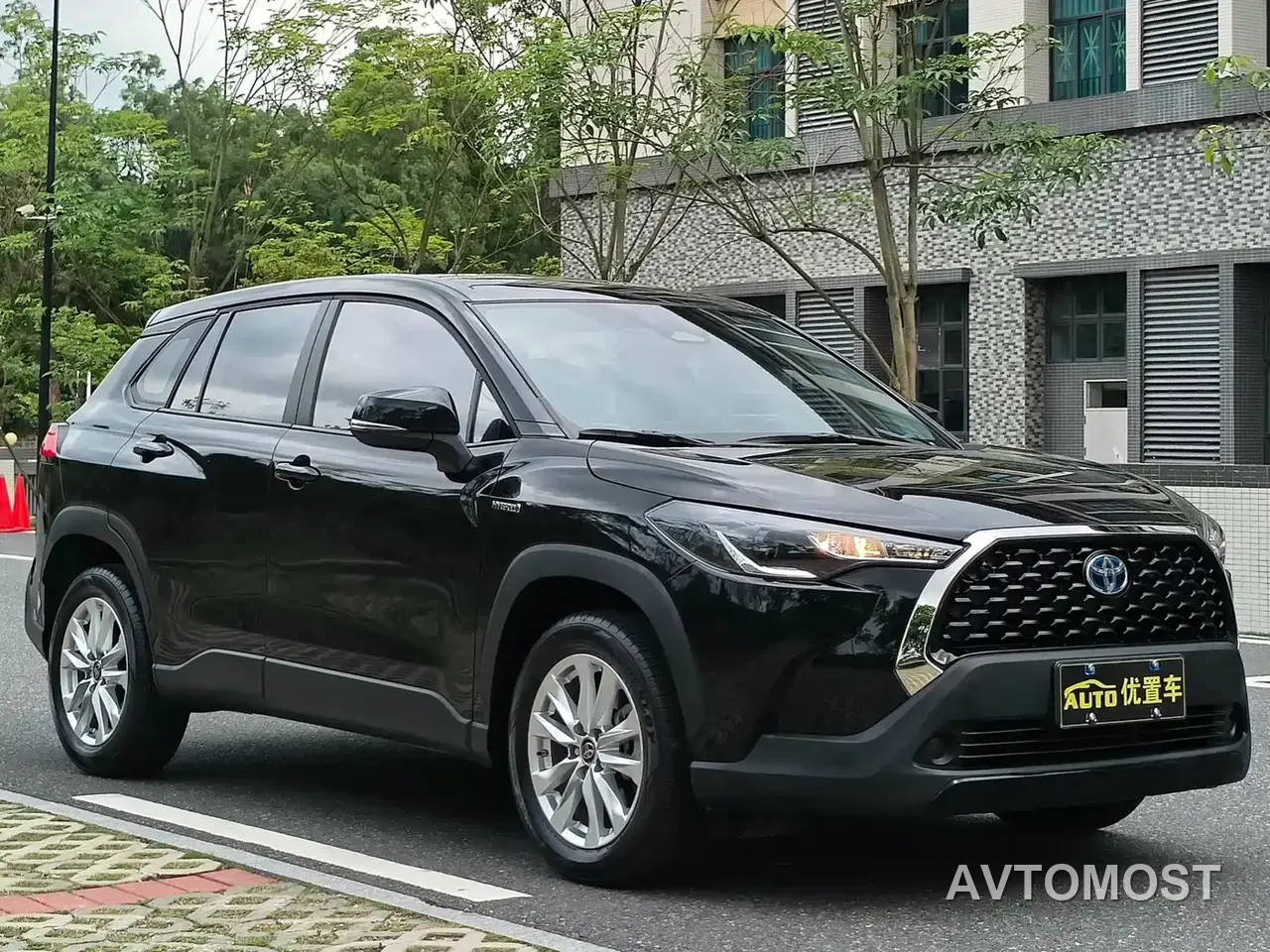 Toyota Corolla Cross 2023 Hybrid 2.0L Pioneer Edition — фото 11
